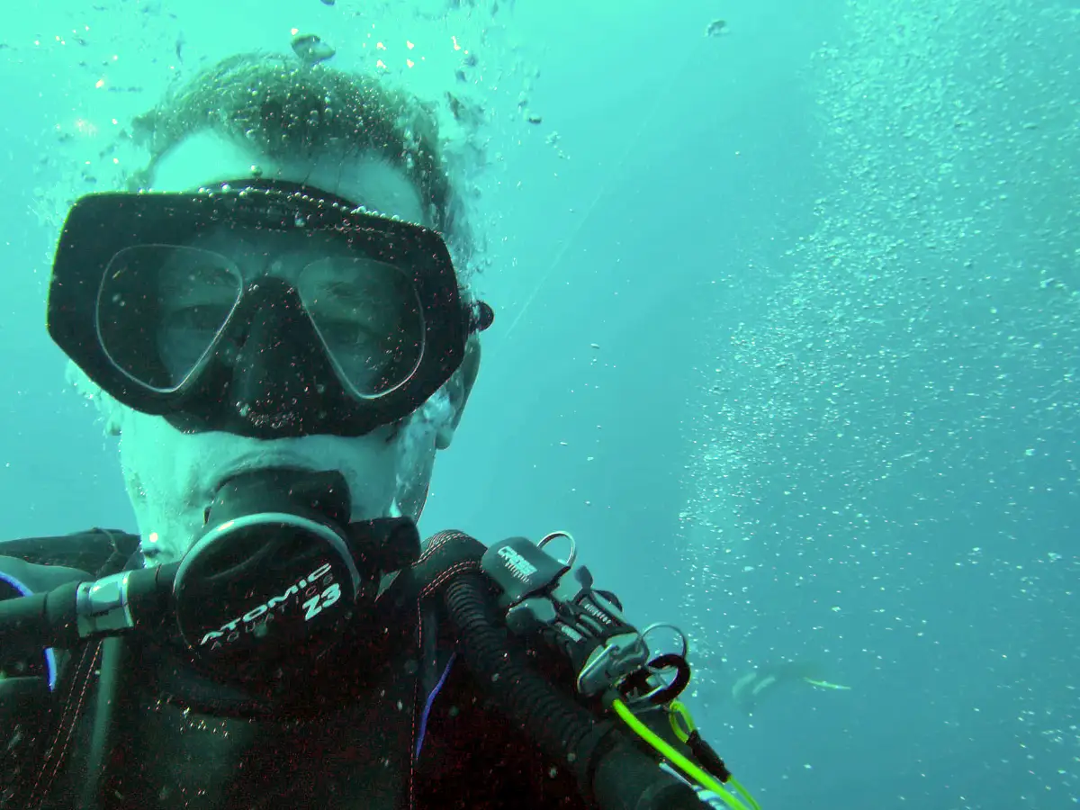 Ofer Amit scuba diving